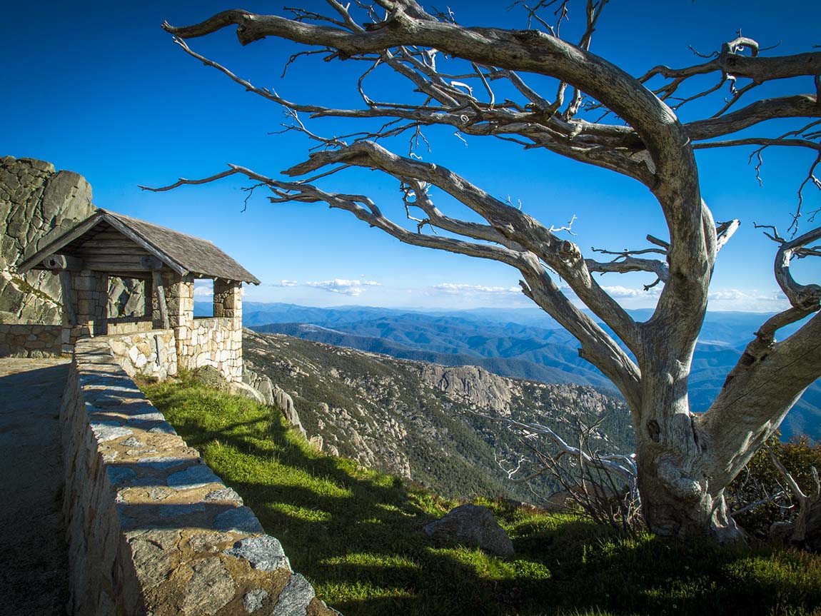 A quiet hill-country lookout